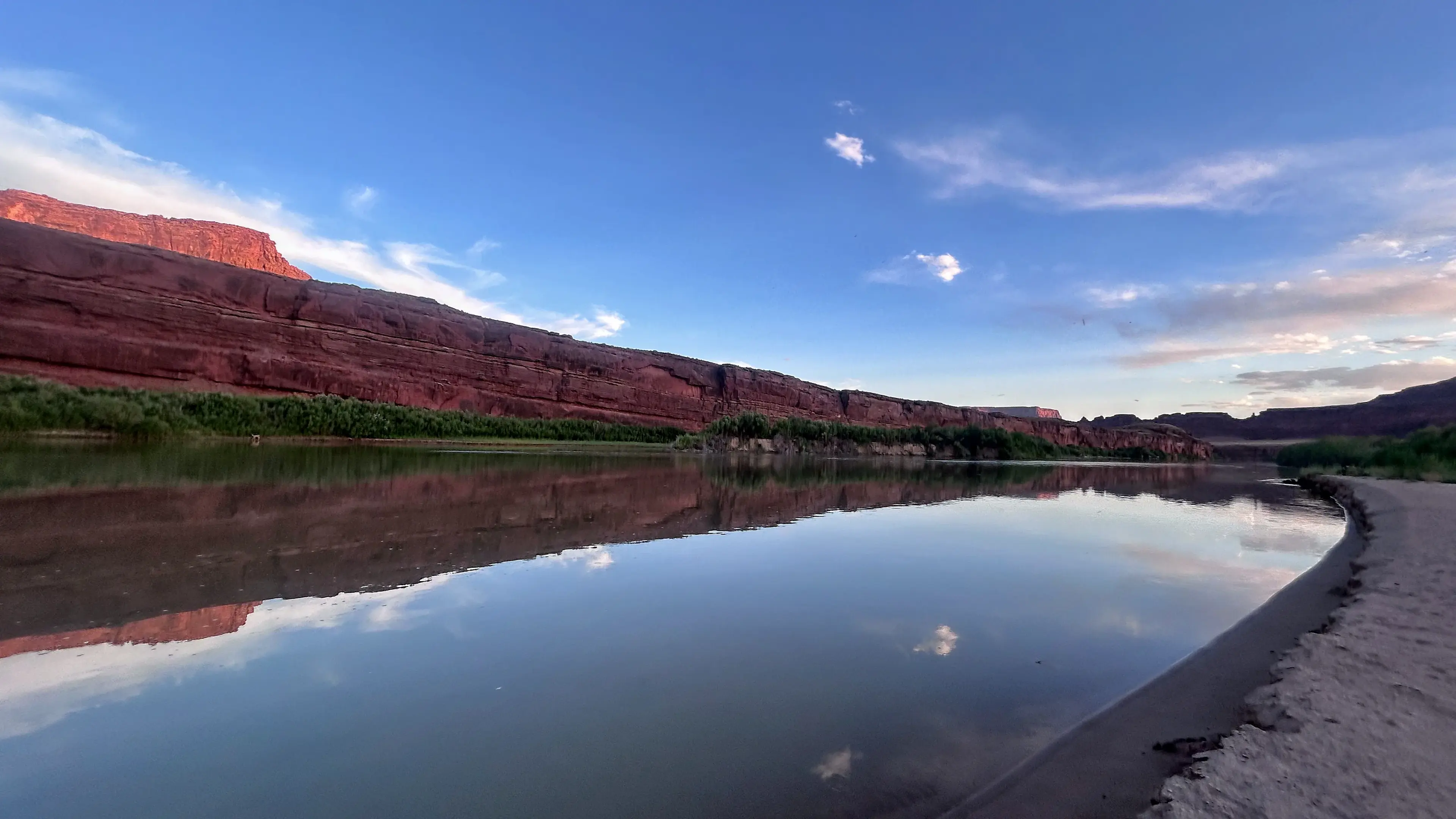 Lake reflection photograph